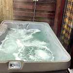 Дом отдыха Dog-friendly With Jacuzzi *